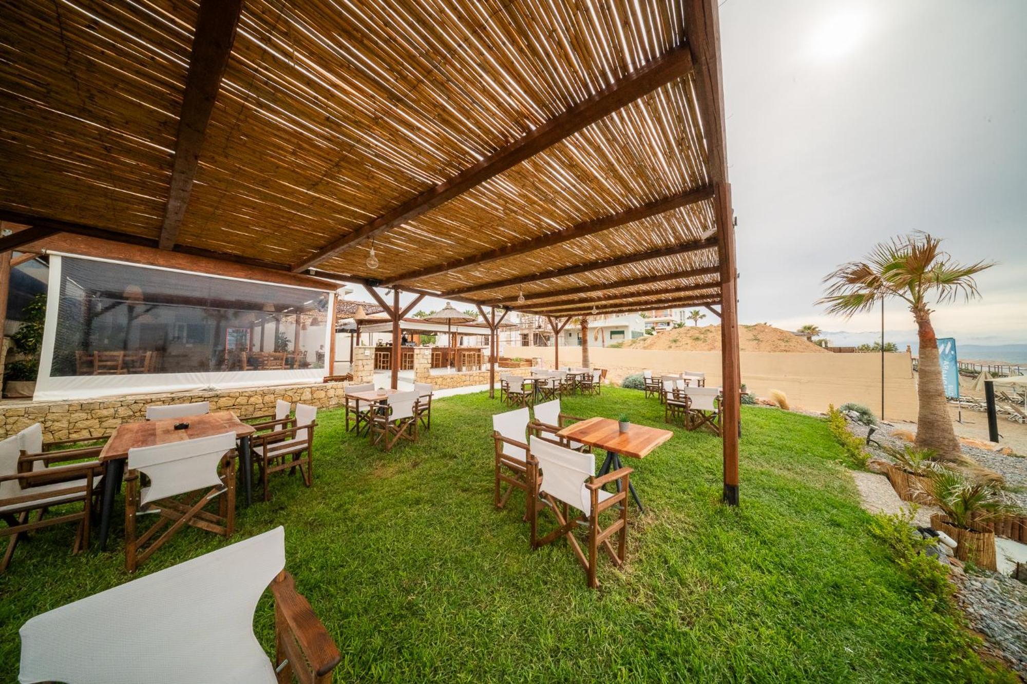 Indigo Seaside Experience Aparthotel Adelianos Kampos Exterior photo