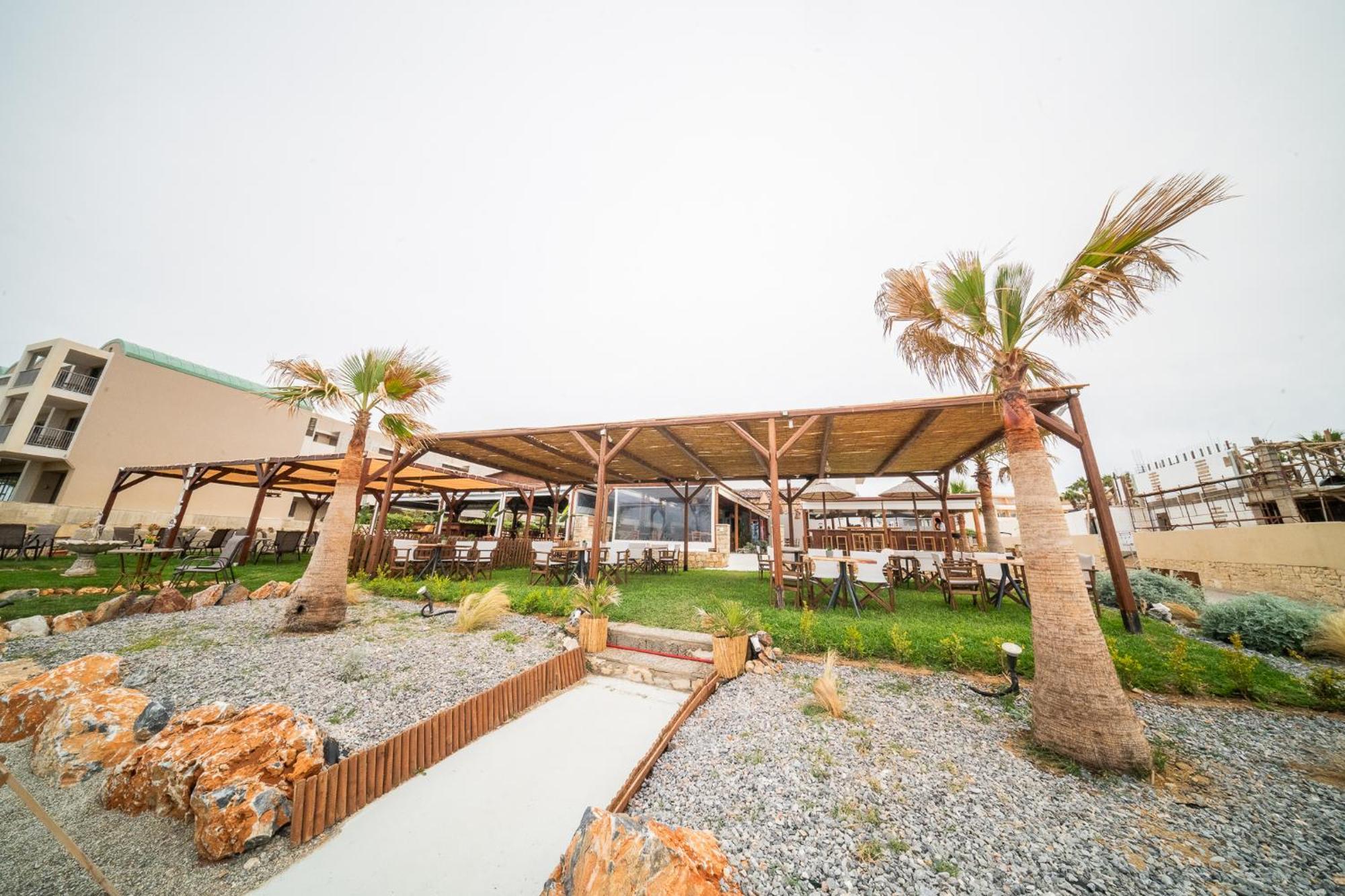 Indigo Seaside Experience Aparthotel Adelianos Kampos Exterior photo